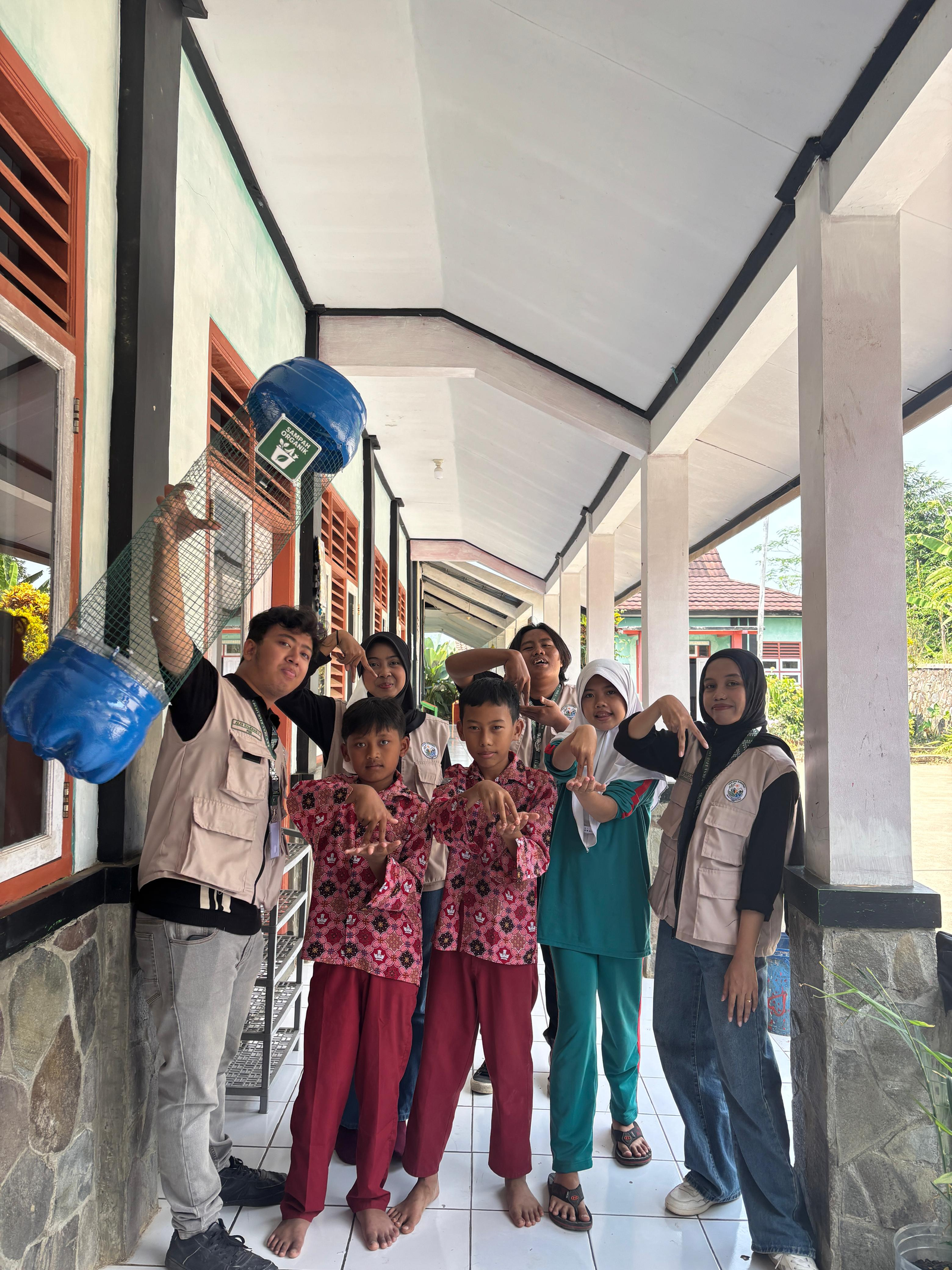Kegiatan Pembuatan Tempat Sampah Terpilah